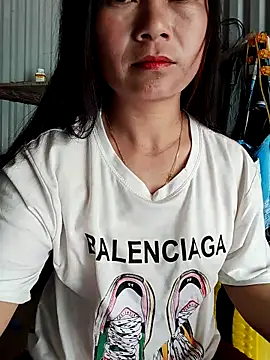 Snapshot of Cute-flowers chatting on 04/11/26, 04:17 Cute-flowers online show from 04/11/26, 04:17