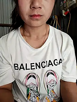 Snapshot of Cute-flowers chatting on 04/11/26, 07:56 Cute-flowers online show from 04/11/26, 07:56