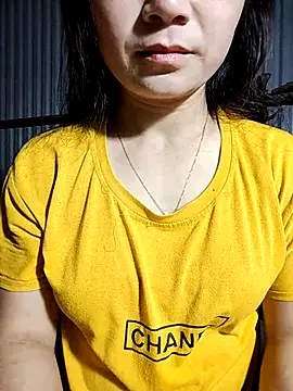 Snapshot of Cute-flowers chatting on 04/13/26, 02:55 Cute-flowers online show from 04/13/26, 02:55