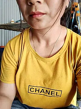 Snapshot of Cute-flowers chatting on 04/14/26, 04:29 Cute-flowers online show from 04/14/26, 04:29