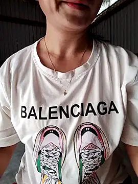 Snapshot of Cute-flowers chatting on 04/15/26, 12:17 Cute-flowers online show from 04/15/26, 12:17