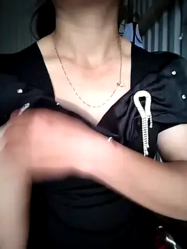 Snapshot of Cute-flowers chatting on 04/15/26, 11:16 Cute-flowers online show from 04/15/26, 11:16