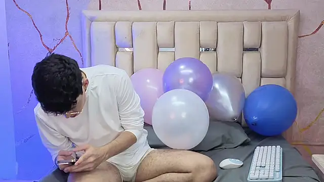 Snapshot of Tom_Parker_ chatting on 03/27/26, 09:14 Tom Parker online show from 03/27/26, 09:14