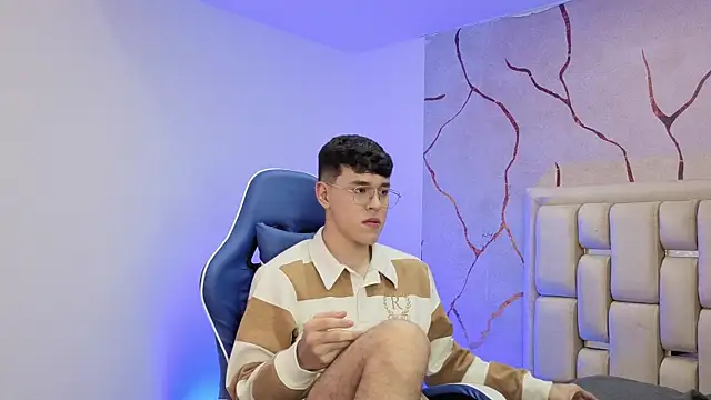 Snapshot of Tom_Parker_ chatting on 04/09/26, 10:15 Tom Parker online show from 04/09/26, 10:15