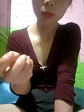 AmyLinee01 online show from 04/07/26, 06:19