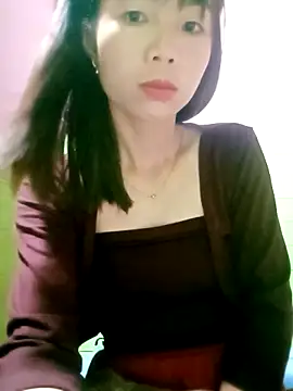 AmyLinee01 online show from 04/12/26, 09:42