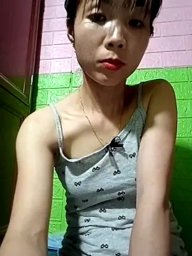 AmyLinee01 online show from 04/15/26, 05:31