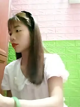 AmyLinee01 online show from 06/30/26, 11:44