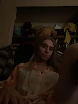 Snapshot of AlexAndriaStrips chatting on 04/16/26, 12:33 AlexAndriaStrips online show from 04/16/26, 12:33