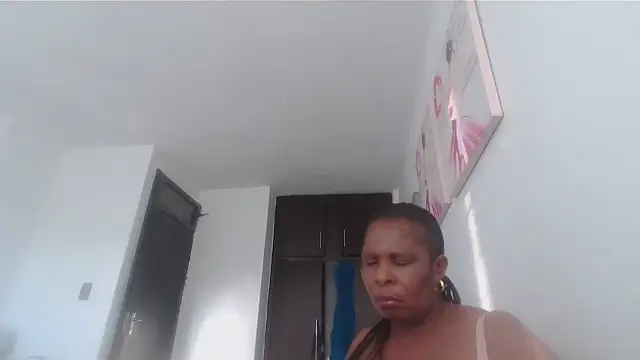 Snapshot of Lucia-boobs chatting on 04/10/26, 02:22 Lucia-boobs online show from 04/10/26, 02:22