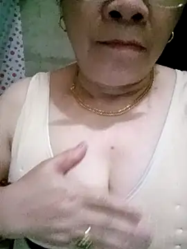 Snapshot of Funsexy1 chatting on 03/27/26, 05:35 Funsexy1 online show from 03/27/26, 05:35