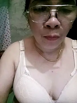 Snapshot of Funsexy1 chatting on 04/04/26, 02:43 Funsexy1 online show from 04/04/26, 02:43