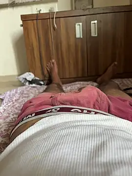 Snapshot of desihot-couple chatting on 07/11/26, 10:29 desihot-couple online show from 07/11/26, 10:29