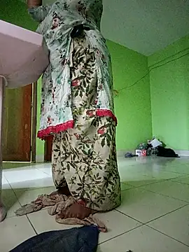 Snapshot of Papte- chatting on 04/11/26, 12:48 Papte- online show from 04/11/26, 12:48