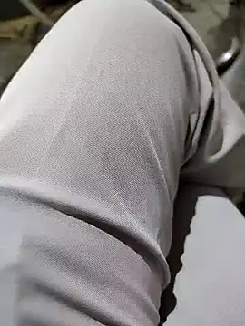 Snapshot of roselover2222 chatting on 04/09/26, 08:03 roselover2222 online show from 04/09/26, 08:03