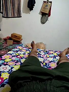 Snapshot of roselover2222 chatting on 04/11/26, 04:17 roselover2222 online show from 04/11/26, 04:17