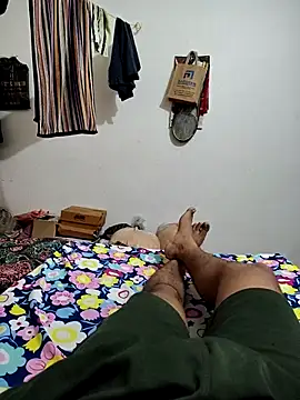 Snapshot of roselover2222 chatting on 04/15/26, 04:52 roselover2222 online show from 04/15/26, 04:52