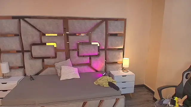 brithny bratz  online show from 04/08/26, 04:34