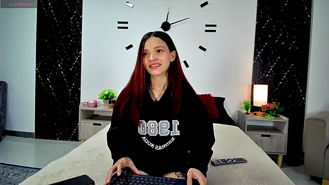 aurora petitee online show from 03/26/26, 12:22