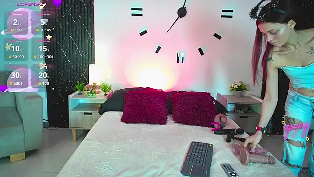 aurora petitee online show from 04/16/26, 01:12