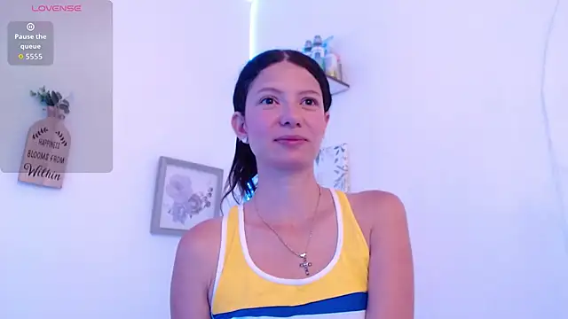 Snapshot of sofy_bonnet1 chatting on 04/02/26, 12:25 sofy bonnet1 online show from 04/02/26, 12:25