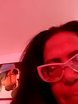 Snapshot of sexymomsn chatting on 03/29/26, 01:11 sexymomsn online show from 03/29/26, 01:11