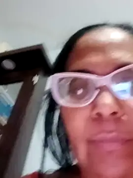 Snapshot of sexymomsn chatting on 04/06/26, 12:08 sexymomsn online show from 04/06/26, 12:08