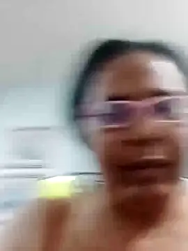 Snapshot of sexymomsn chatting on 04/09/26, 12:21 sexymomsn online show from 04/09/26, 12:21