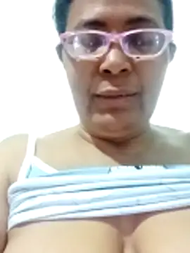 Snapshot of sexymomsn chatting on 04/13/26, 12:21 sexymomsn online show from 04/13/26, 12:21