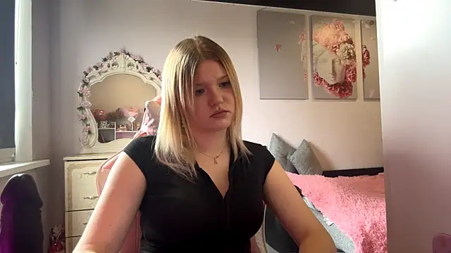 SweettAnny online show from 06/14/26, 12:29