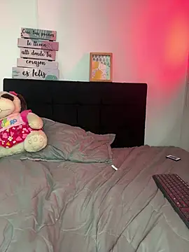 Snapshot of Miia_coollins chatting on 04/15/26, 03:19 Miia coollins online show from 04/15/26, 03:19