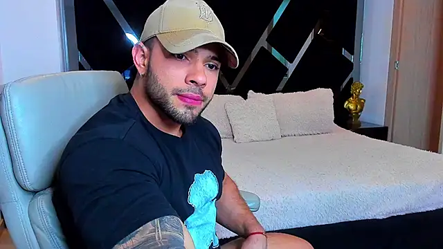 Snapshot of Raytorres chatting on 04/03/26, 08:18 Raytorres online show from 04/03/26, 08:18