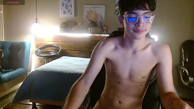 Snapshot of SantiTwinkyy chatting on 04/04/26, 12:24 SantiTwinkyy online show from 04/04/26, 12:24