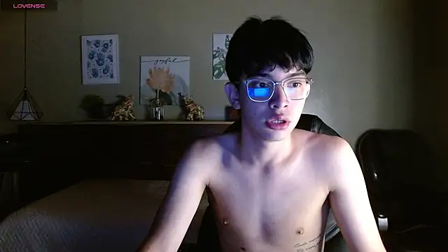 Snapshot of SantiTwinkyy chatting on 04/06/26, 12:06 SantiTwinkyy online show from 04/06/26, 12:06