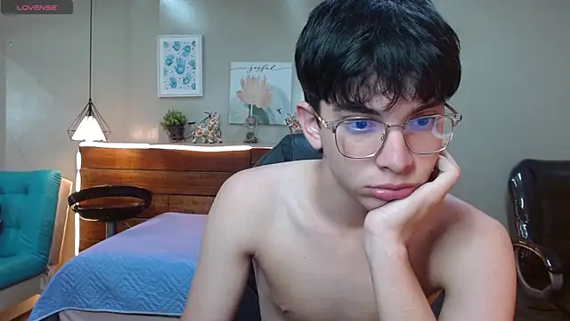 Snapshot of SantiTwinkyy chatting on 04/14/26, 12:22 SantiTwinkyy online show from 04/14/26, 12:22