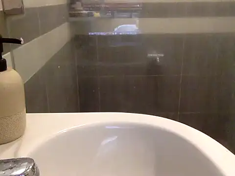 17Komodo online show from 04/10/26, 04:23