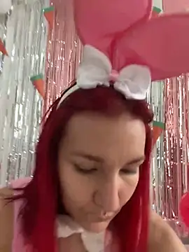 Snapshot of Amelie-RedHoney chatting on 04/05/26, 03:42 Amelie-RedHoney online show from 04/05/26, 03:42