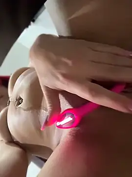 Snapshot of Amelie-RedHoney chatting on 04/11/26, 07:45 Amelie-RedHoney online show from 04/11/26, 07:45