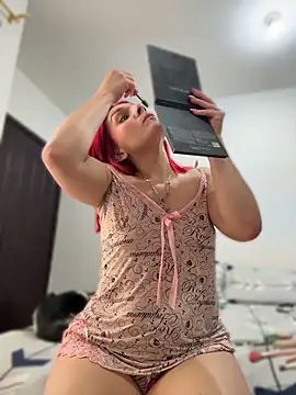 Snapshot of Amelie-RedHoney chatting on 04/13/26, 07:30 Amelie-RedHoney online show from 04/13/26, 07:30