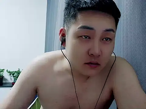 Snapshot of Llpl322 chatting on 04/13/26, 02:11 Llpl322 online show from 04/13/26, 02:11