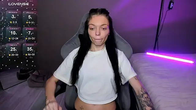 Snapshot of SweetMary_adam chatting on 04/15/26, 02:13 SweetMary adam online show from 04/15/26, 02:13