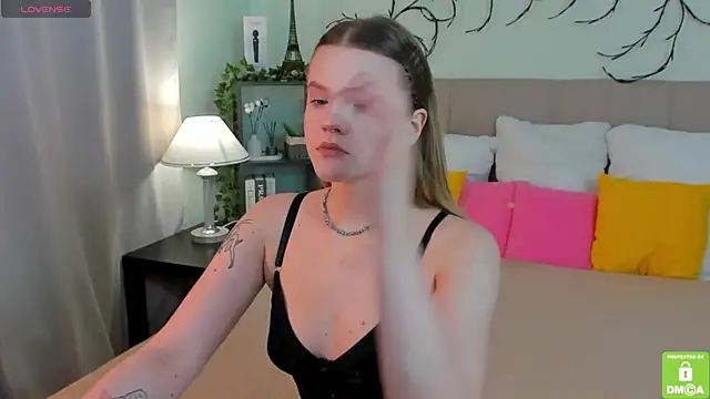 Snapshot of Emma_peach chatting on 07/11/26, 07:44 Emma peach online show from 07/11/26, 07:44