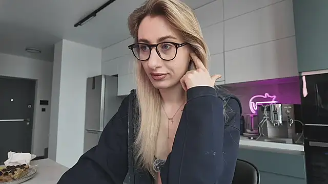 HEY KITSUNKA online show from 04/12/26, 07:46