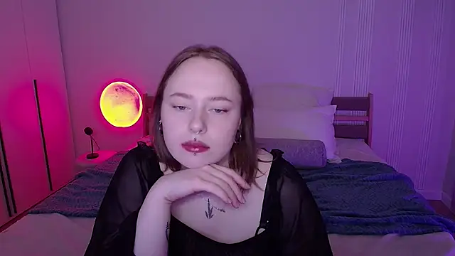 SelenaLily online show from 04/17/26, 05:16