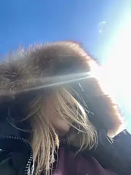 EloiseeUKK online show from 04/16/26, 08:26