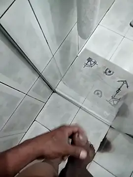 Snapshot of Pretinho-01 chatting on 04/16/26, 12:33 Pretinho-01 online show from 04/16/26, 12:33