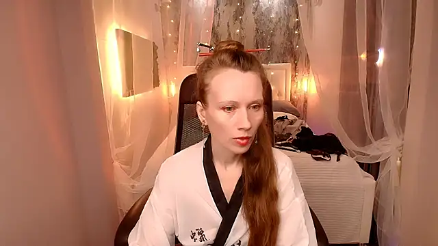 Snapshot of NicoleMiless chatting on 04/14/26, 12:33 NicoleMiless online show from 04/14/26, 12:33