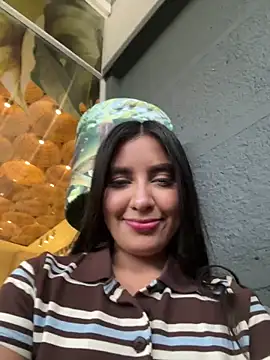 Snapshot of HaileyBiieber chatting on 04/13/26, 10:26 HaileyBiieber online show from 04/13/26, 10:26