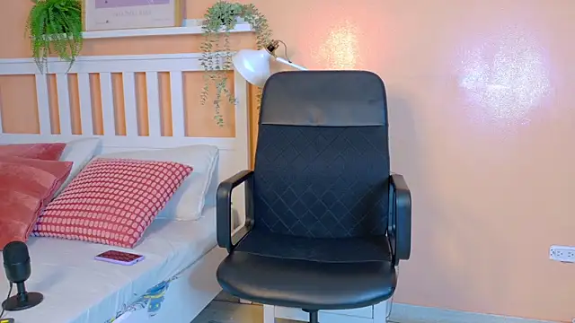 MeganEvanss   online show from 04/07/26, 07:47