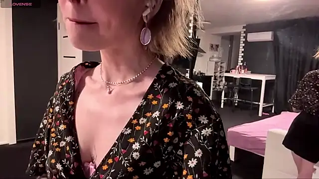 Xylarise online show from 04/12/26, 07:08